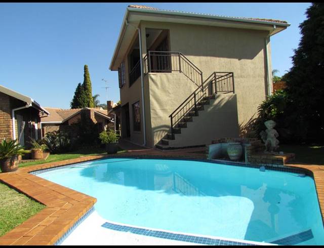 10 BEDROOM HOUSE FOR SALE IN ZWARTKOP